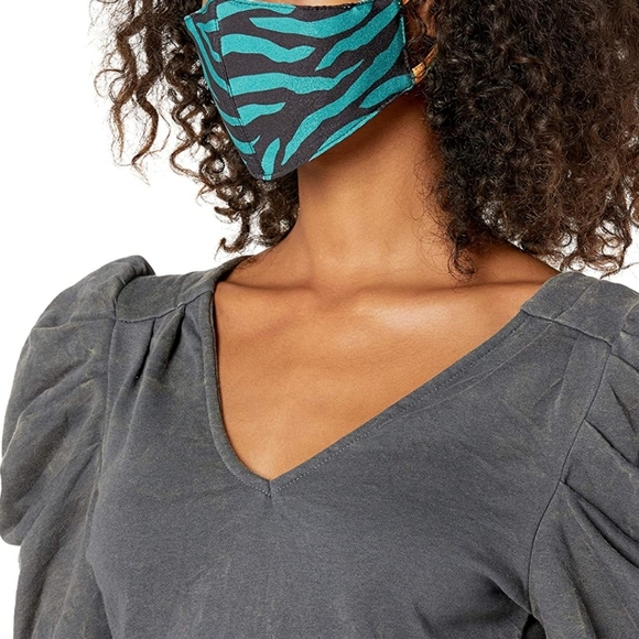 Kendall + Kylie womens Puff Sleeve V-Neck - Amazon Exclusive Sweatshirt - Picture 1 of 8